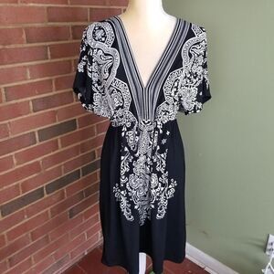 ICU gorgeous black dress w/a brocade of white flow